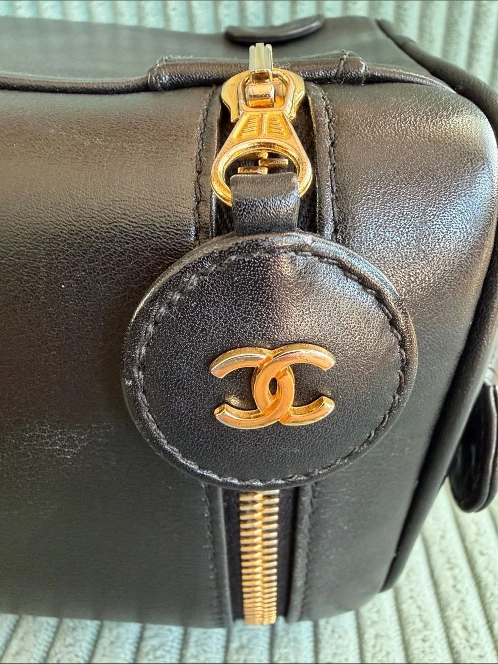 CHANEL Lambskin Vanity Case - Black